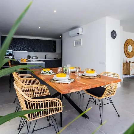 Exclusive 6 Bedrooms In Lanzarote - Ocean & Volcano Views, Private Pool, Jacuzzi & Gym Macher