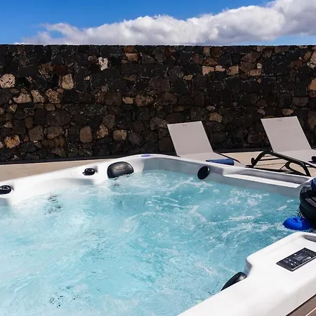 Villa Exclusive 6 Bedrooms In Lanzarote - Ocean & Volcano Views, Private Pool, Jacuzzi & Gym *