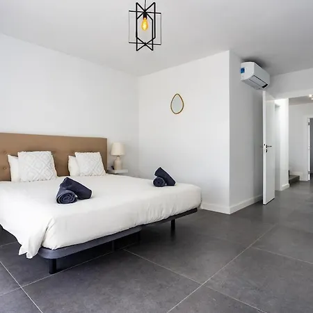 Villa Exclusive 6 Bedrooms In Lanzarote - Ocean & Volcano Views, Private Pool, Jacuzzi & Gym